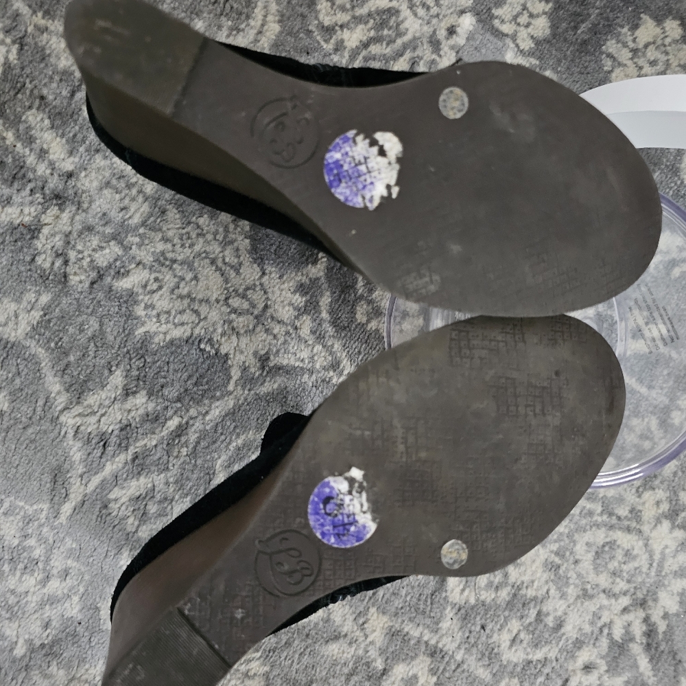 Shoes - Picture 5 of 5